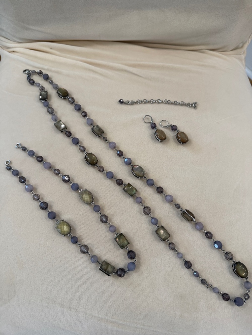 Premier Jewelry Beaded Lavender and Gold Necklace, Earrings & Bracelet Set